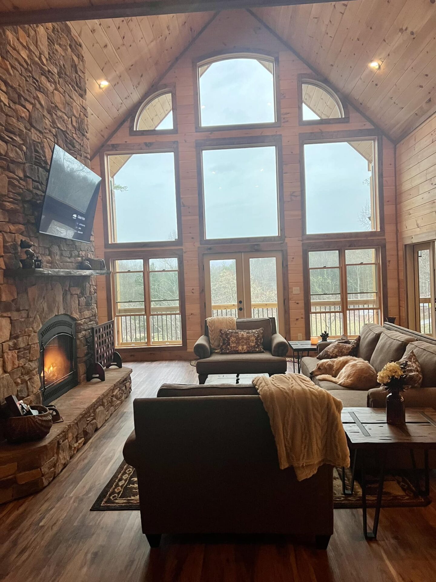 Living Room with sofa set and TV